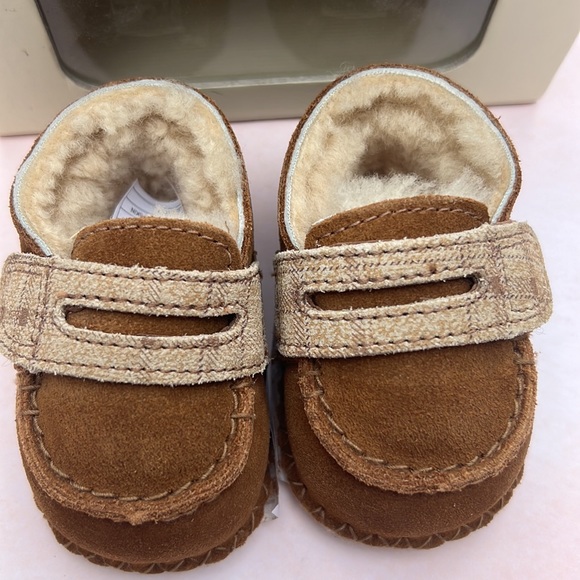 Ugg - Picture 2 of 6